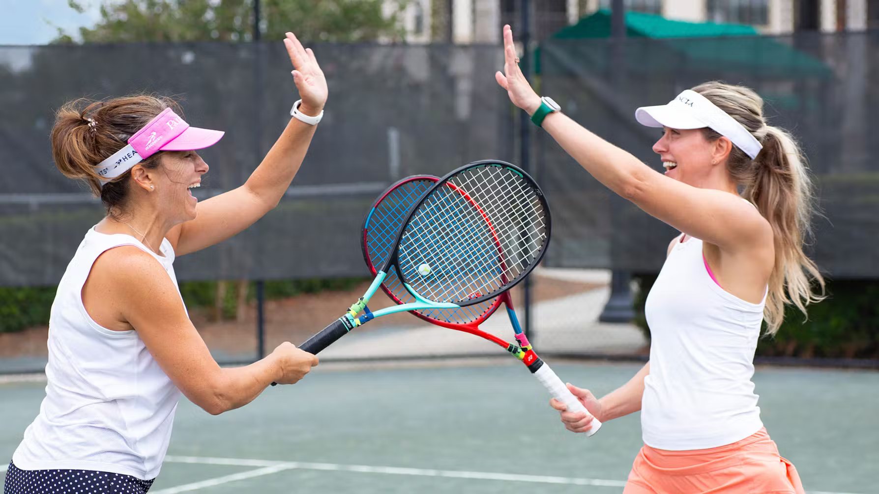Outlet Fila Court Store -Outlet Fila Court Store Women having fun while playing tennis